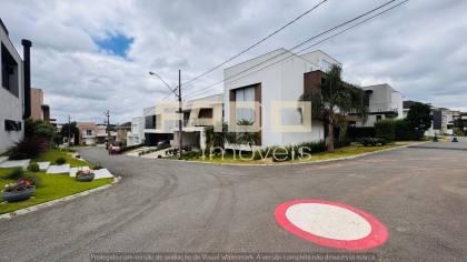 Casa de luxo com 3 suítes e piscina em Santa Felicidade - 353m² - R$ 2.850.000,00