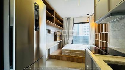 Studio mobiliado no Centro de Curitiba — 22 m², rooftop com piscina — R$ 2.700/mês