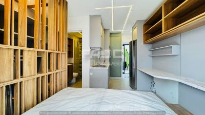 Studio mobiliado no Centro de Curitiba — 22 m², rooftop com piscina — R$ 2.700/mês