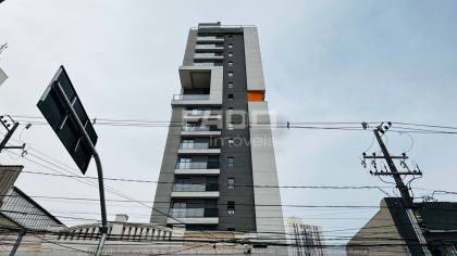 Studio mobiliado no Centro de Curitiba — 22 m², rooftop com piscina — R$ 2.700/mês