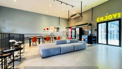 Studio mobiliado no Centro de Curitiba — 22 m², rooftop com piscina — R$ 2.700/mês