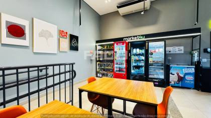 Studio mobiliado no Centro de Curitiba — 22 m², rooftop com piscina — R$ 2.700/mês