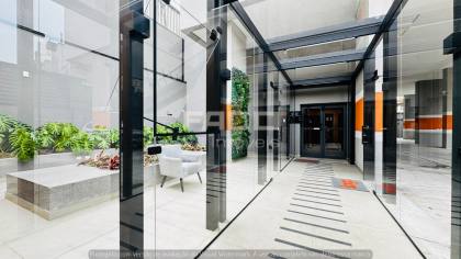 Studio mobiliado no Centro de Curitiba — 22 m², rooftop com piscina — R$ 2.700/mês