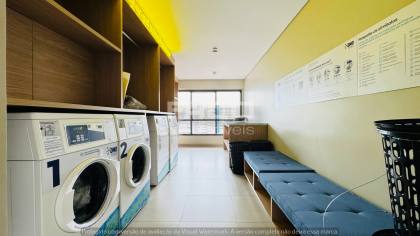 Studio mobiliado no Centro de Curitiba — 22 m², rooftop com piscina — R$ 2.700/mês