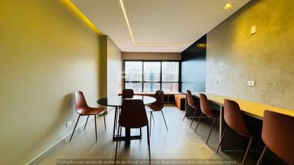 Studio mobiliado no Centro de Curitiba — 22 m², rooftop com piscina — R$ 2.700/mês