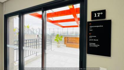 Studio mobiliado no Centro de Curitiba — 22 m², rooftop com piscina — R$ 2.700/mês