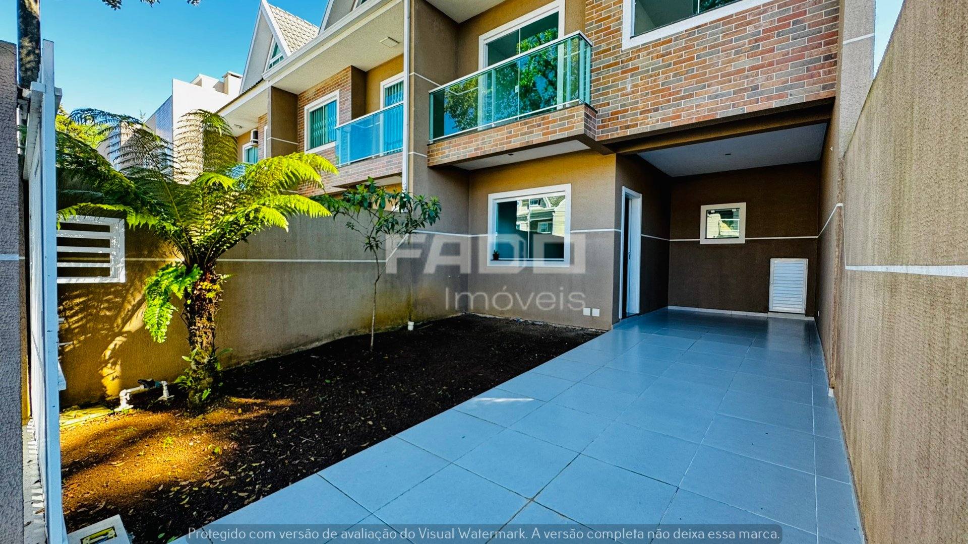 Sobrado Triplex à venda no Uberaba – 169m², ático amplo e 3 quartos – R$ 739.000