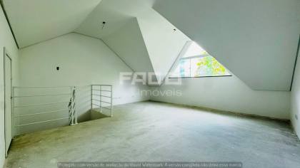 Sobrado Triplex à venda no Uberaba – 169m², ático amplo e 3 quartos – R$ 769.000