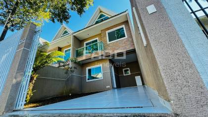 Sobrado Triplex à venda no Uberaba – 169m², ático amplo e 3 quartos – R$ 769.000