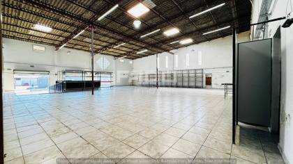 Barracão/Galpão Comercial 533 m² com Mezanino para alugar, Doca e Pé-Direito 6m — Guaíra, Curitiba/PR
