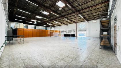 Barracão/Galpão Comercial 533 m² com Mezanino para alugar, Doca e Pé-Direito 6m — Guaíra, Curitiba/PR