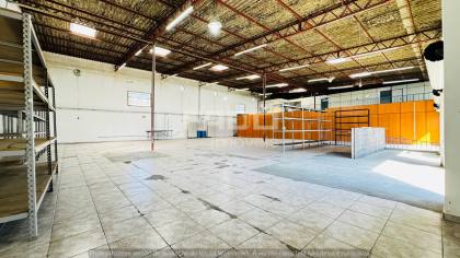 Barracão/Galpão Comercial 533 m² com Mezanino para alugar, Doca e Pé-Direito 6m — Guaíra, Curitiba/PR