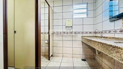 Barracão/Galpão Comercial 533 m² com Mezanino para alugar, Doca e Pé-Direito 6m — Guaíra, Curitiba/PR
