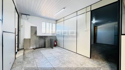 Barracão/Galpão Comercial 533 m² com Mezanino para alugar, Doca e Pé-Direito 6m — Guaíra, Curitiba/PR