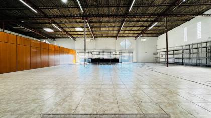 Barracão/Galpão Comercial 533 m² com Mezanino para alugar, Doca e Pé-Direito 6m — Guaíra, Curitiba/PR