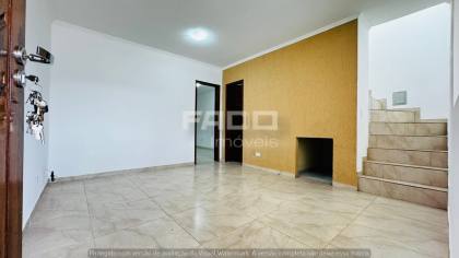 Sobrado Triplex para Alugar por R$ 4.500 com 3 Quartos, Suíte, Terraço e 2 Vagas no Xaxim – Curitiba