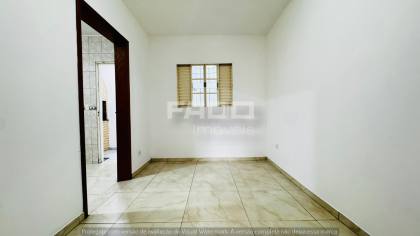 Sobrado Triplex para Alugar por R$ 4.500 com 3 Quartos, Suíte, Terraço e 2 Vagas no Xaxim – Curitiba