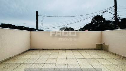 Sobrado Triplex para Alugar por R$ 4.500 com 3 Quartos, Suíte, Terraço e 2 Vagas no Xaxim – Curitiba