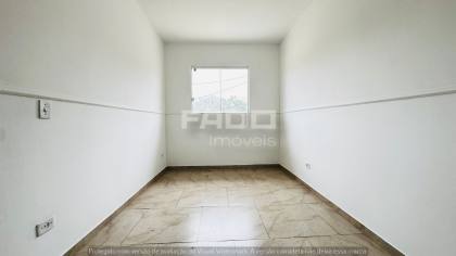 Sobrado Triplex para Alugar por R$ 4.500 com 3 Quartos, Suíte, Terraço e 2 Vagas no Xaxim – Curitiba