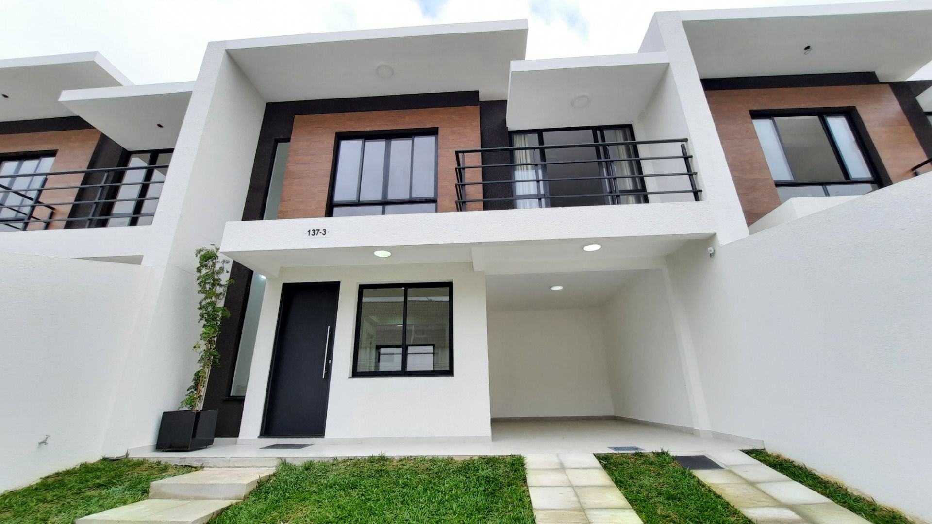 Sobrado com 3 quartos para alugar, 110 m² por R$ 3.900/mês - Jardim das Américas - Curitiba/PR