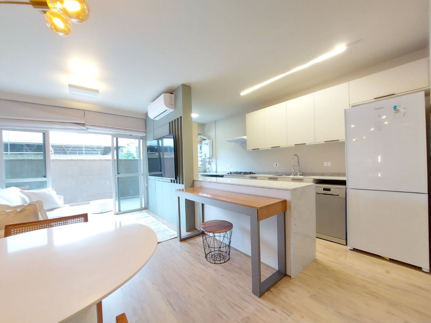 Lindo apartamento mobiliado com 1 quarto à venda, 72 m² por R$ 600.000 - Mercês - Curitiba/PR