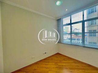 Sala Comercial à Venda no Centro de Curitiba - 41m² - Edifício Affonso Camargo