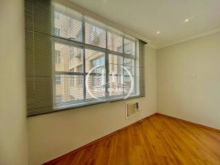 Sala Comercial à Venda no Centro de Curitiba - 41m² - Edifício Affonso Camargo