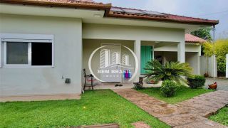 Terreno no centro com dois imóveis comerciais e um imóvel residencial com piscina