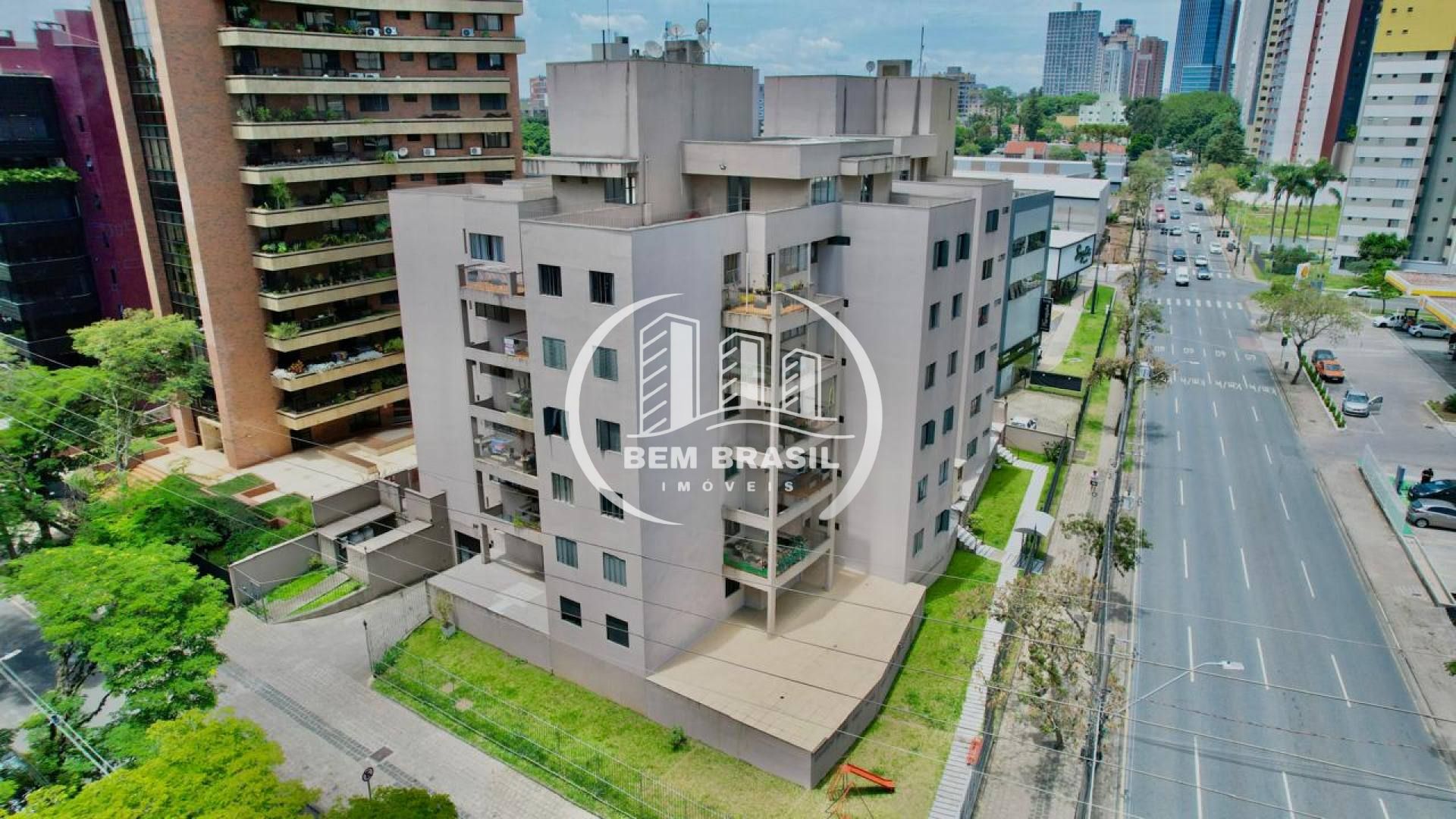 Apartamento Reformado Para Vender com 2 quartos no bairro Cabral em Curitiba