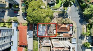 Terreno ZR4 no Juvevê com 2 Imóveis Comerciais (Sobrado e Casa Térrea) - Oportunidade Única!