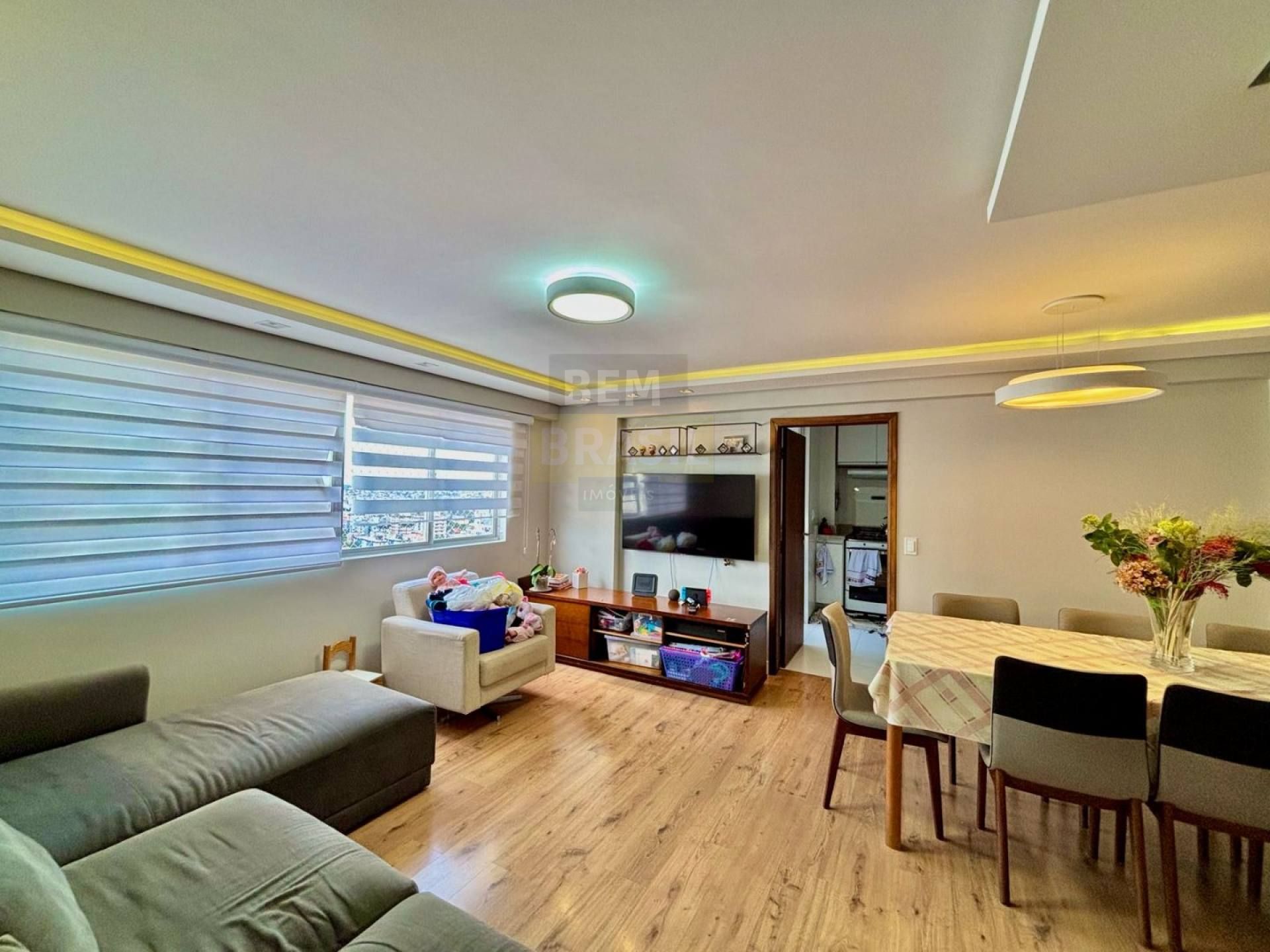 Apartamento 3 Quartos (1 Suíte) no Último Andar - Bacacheri, Curitiba - Varanda e Closet