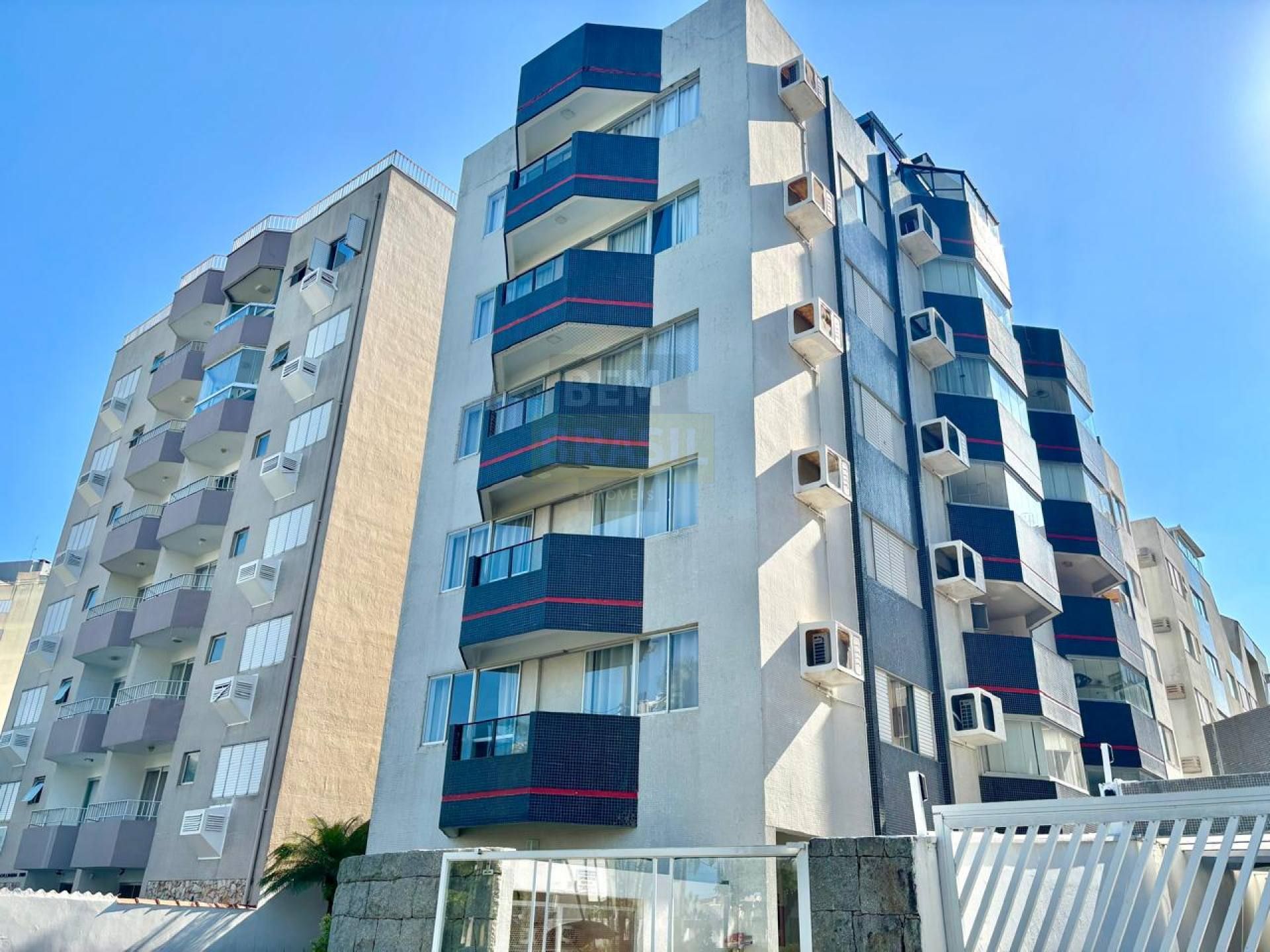 Apartamento Exclusivo em Caiobá: Conforto, Vista e Lazer a 100m da Praia no Edifício Meridien!