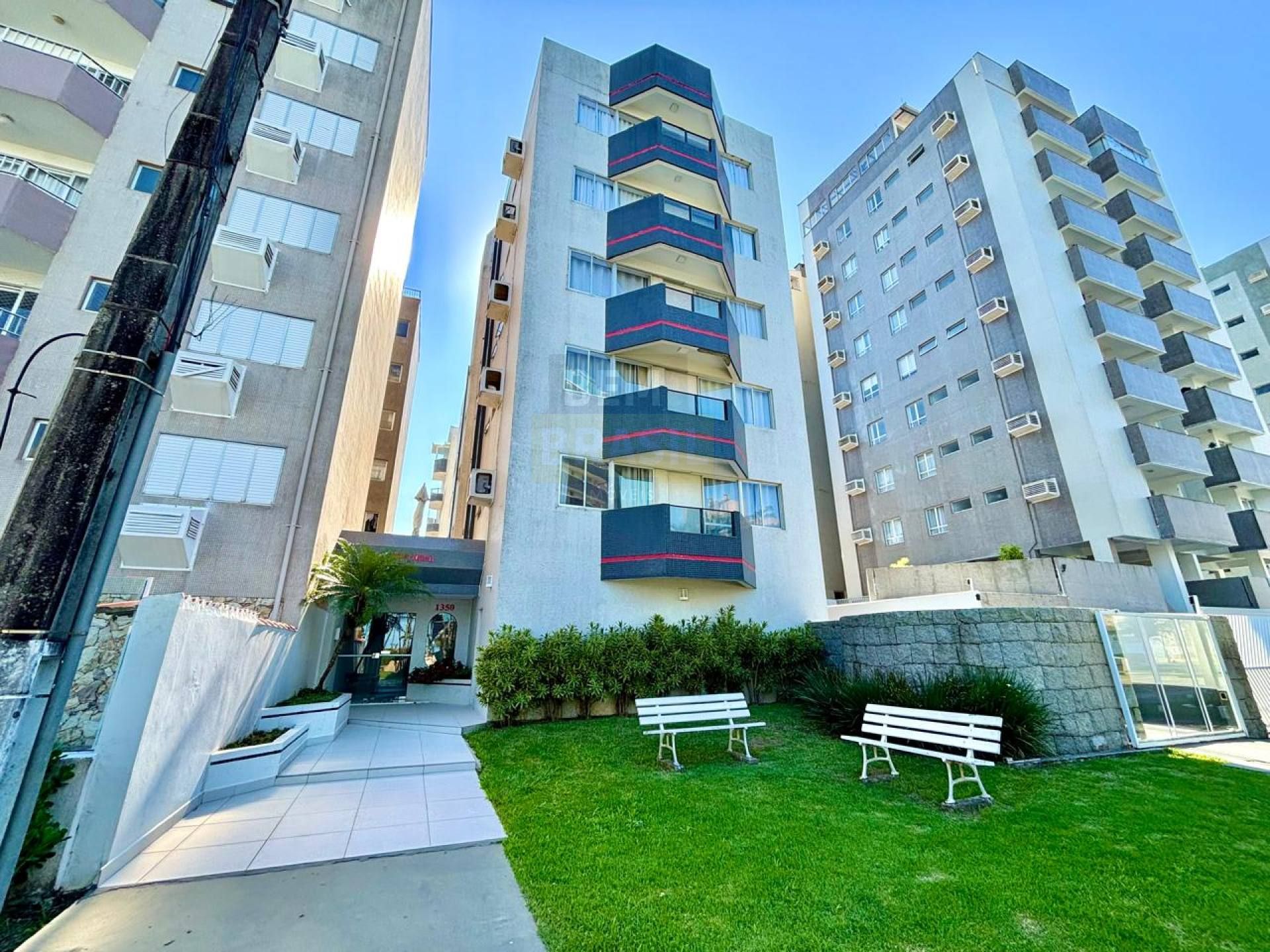 Apartamento Exclusivo em Caiobá: Conforto, Vista e Lazer a 70 metros da Praia no Edifício Meridien!