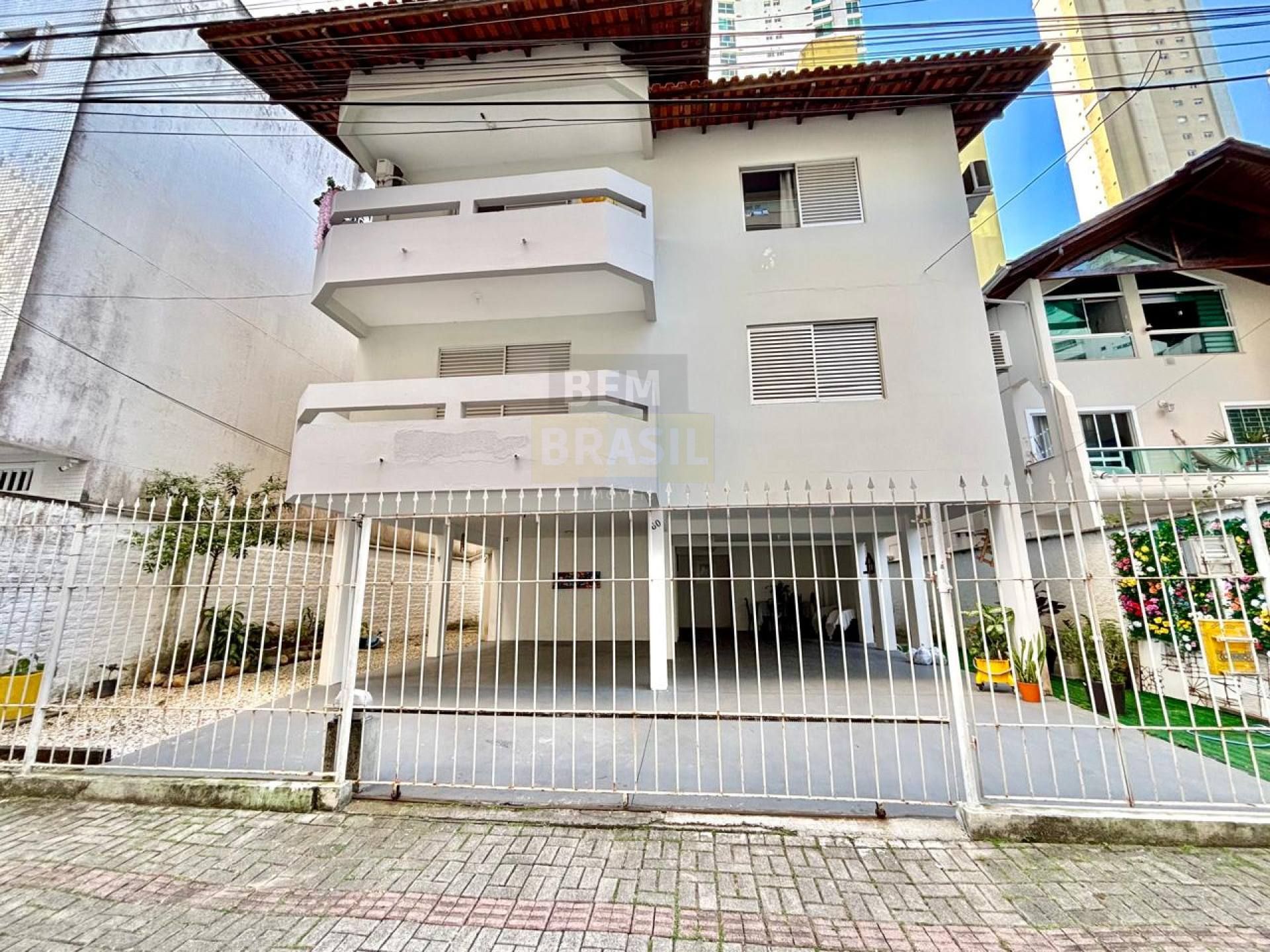Apartamento 3 Dorms (1 Suíte) no Centro de Balneário Camboriú - 3 Vagas