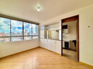 Apartamento 1 Quarto à Venda no Centro de Curitiba - Edifício Nilo Cairo - Andar Alto com Vaga