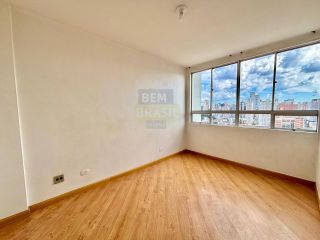 Apartamento 1 Quarto à Venda no Centro de Curitiba - Edifício Nilo Cairo - Andar Alto com Vaga