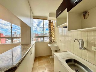 Apartamento 1 Quarto à Venda no Centro de Curitiba - Edifício Nilo Cairo - Andar Alto com Vaga