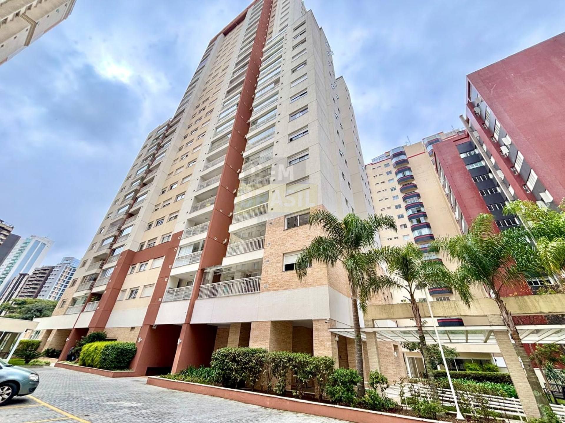 Apartamento 2 Quartos (1 Suíte) Mobiliado no Edifício Magno - Andar Alto!