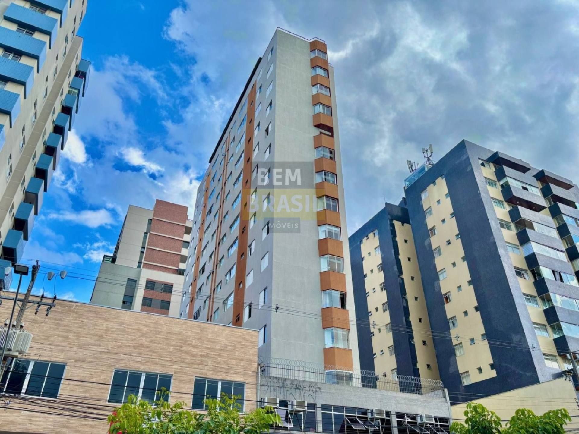 Apartamento 3 Quartos (1 Suíte) - Bacacheri, Curitiba - Varanda e Closet