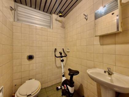 Apartamento Para Alugar com 4 quartos sendo 1 suíte na divisa entre os bairros Batel e Água Verde em Curitiba