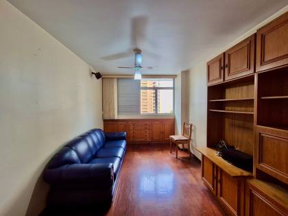 Apartamento Para Alugar com 4 quartos sendo 1 suíte na divisa entre os bairros Batel e Água Verde em Curitiba