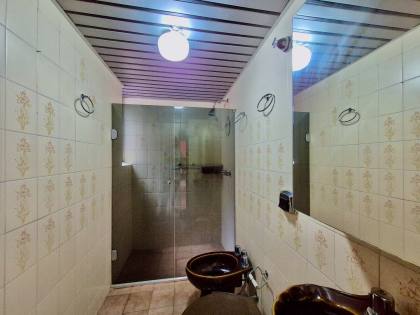 Apartamento Para Alugar com 4 quartos sendo 1 suíte na divisa entre os bairros Batel e Água Verde em Curitiba