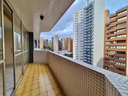 Apartamento Para Alugar com 4 quartos sendo 1 suíte na divisa entre os bairros Batel e Água Verde em Curitiba