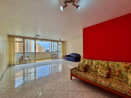 Apartamento Para Alugar com 4 quartos sendo 1 suíte na divisa entre os bairros Batel e Água Verde em Curitiba