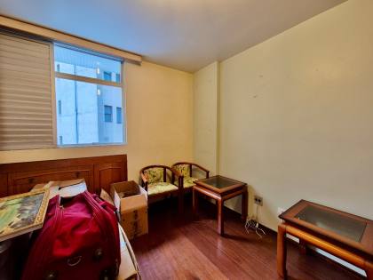 Apartamento Para Alugar com 4 quartos sendo 1 suíte na divisa entre os bairros Batel e Água Verde em Curitiba