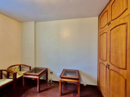 Apartamento Para Alugar com 4 quartos sendo 1 suíte na divisa entre os bairros Batel e Água Verde em Curitiba
