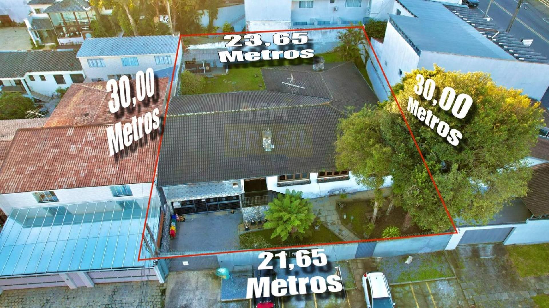 Casa Versátil no Boa Vista: Excelente para Comércio ou Residência com Amplo Terreno e ZR3!