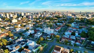 Casa Versátil no Boa Vista: Excelente para Comércio ou Residência com Amplo Terreno e ZR3!