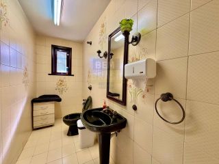 Casa Versátil no Boa Vista: Excelente para Comércio ou Residência com Amplo Terreno e ZR3!