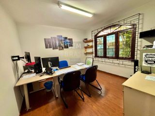 Casa Versátil no Boa Vista: Excelente para Comércio ou Residência com Amplo Terreno e ZR3!